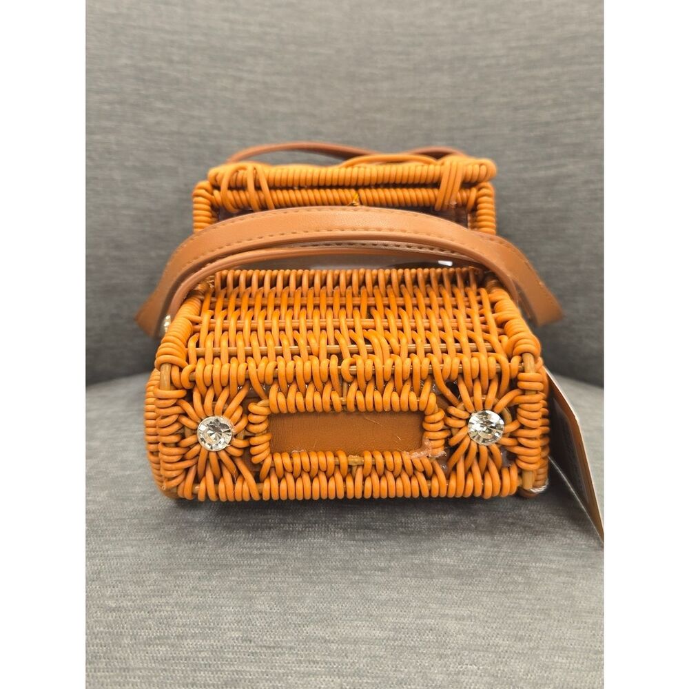 Tommy Bahama Wicker Jeep Car-Shaped Shoulder Handbag - Picture 2 of 7